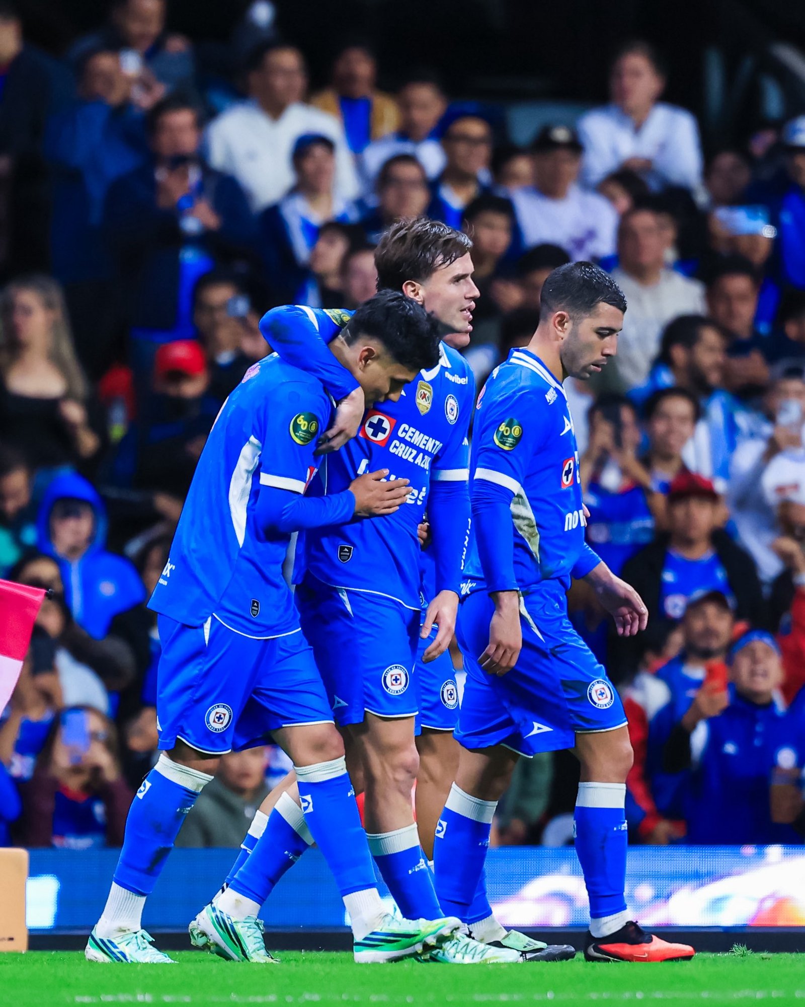 La Máquina ruge con fuerza: Cruz Azul golea 5-0 a FC Juárez